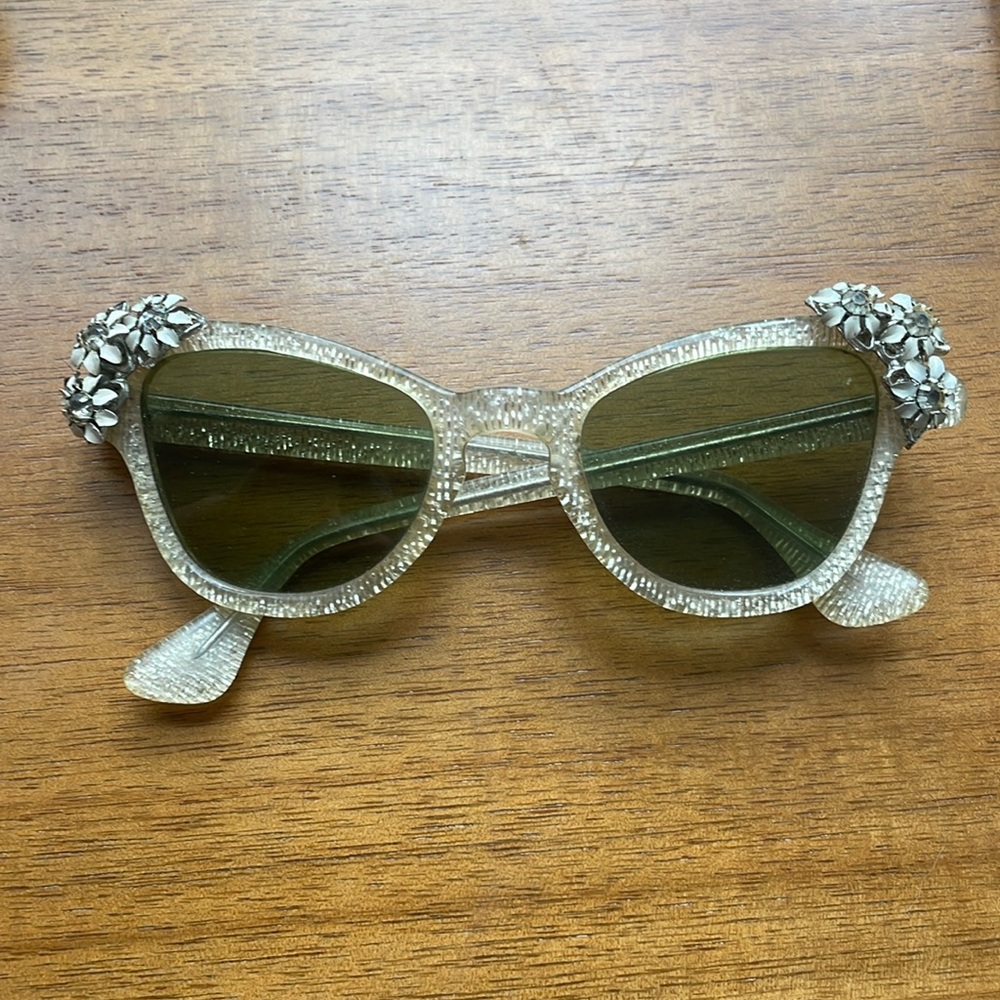 Vintage sunglasses with floral decoration